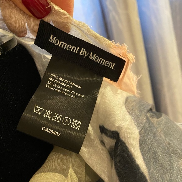 Moment by moment scarf - Picture 2 of 4